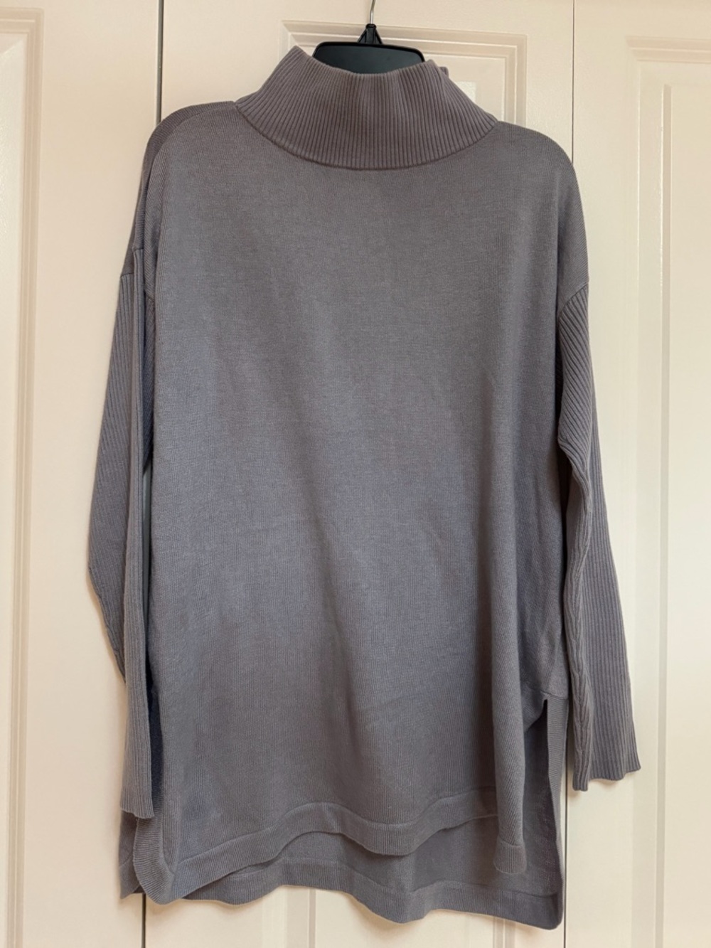 Vince Camuto Gray Lightweight Turtleneck Sweater XS Side Slit Tunic Minimalist